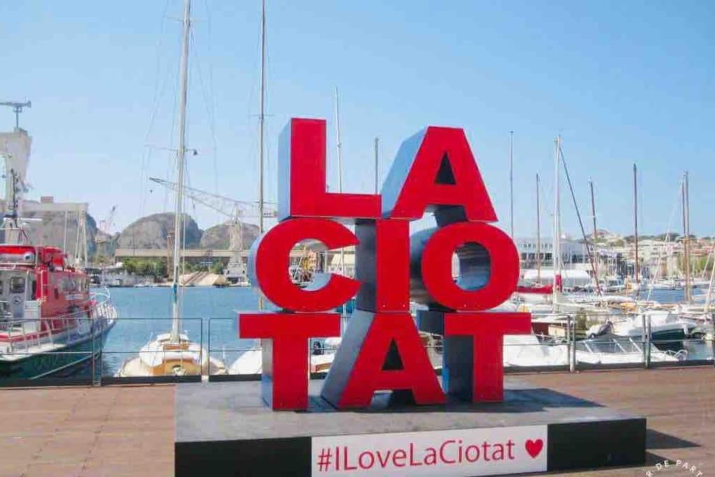 Grand T2 53M2, Proche Plages Et Port , Parking . Apartment La Ciotat Bagian luar foto
