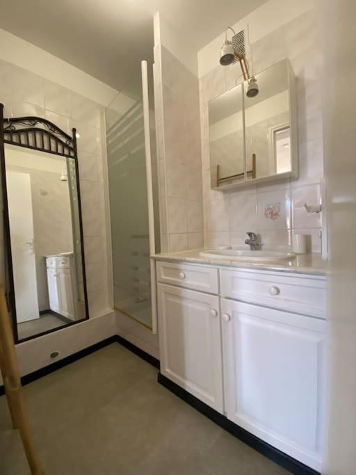 Grand T2 53M2, Proche Plages Et Port , Parking . Apartment La Ciotat Bagian luar foto